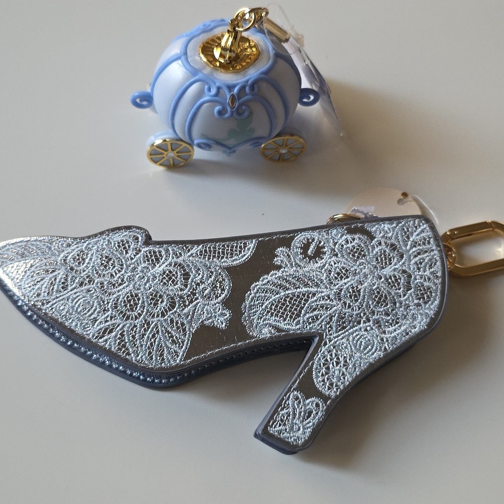 Bath & Body‎ Works Disney CINDERELLA  Shoe Pouch And Sanitizer Holder - Picture 13 of 15